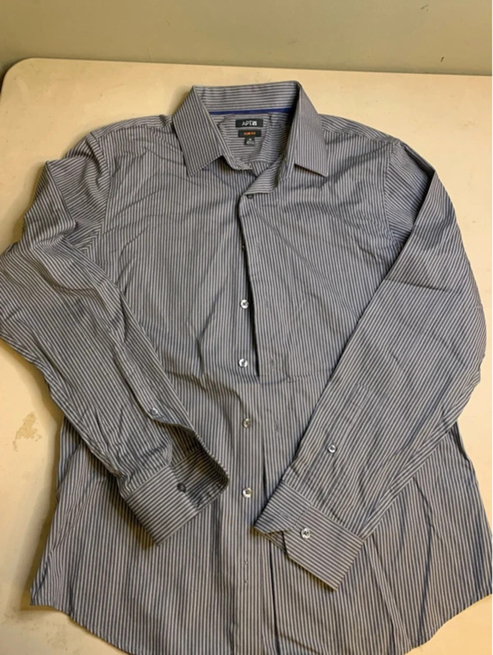 Apt 9 slim fit size M